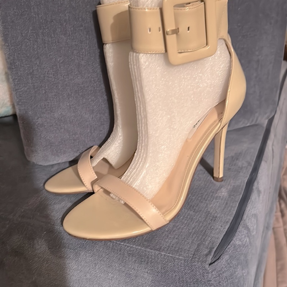 Guess “Odium” heels 3.5 inches. Ankle strap sandals.